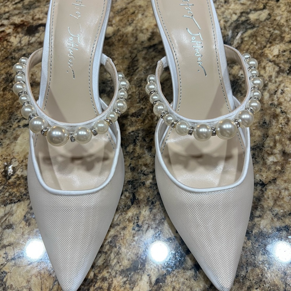Betsey Johnson Cream Heels with Pearl Accents - Picture 3 of 9